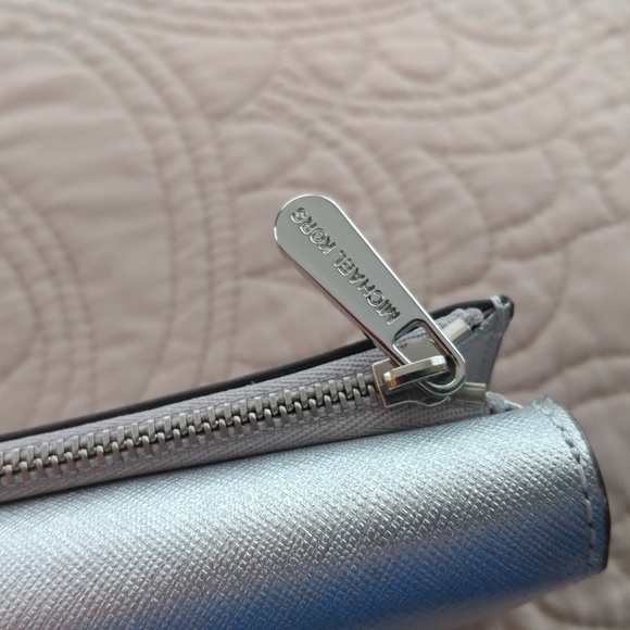 NWT Michael Kors JetSet Carryall Cardcase - Picture 3 of 8